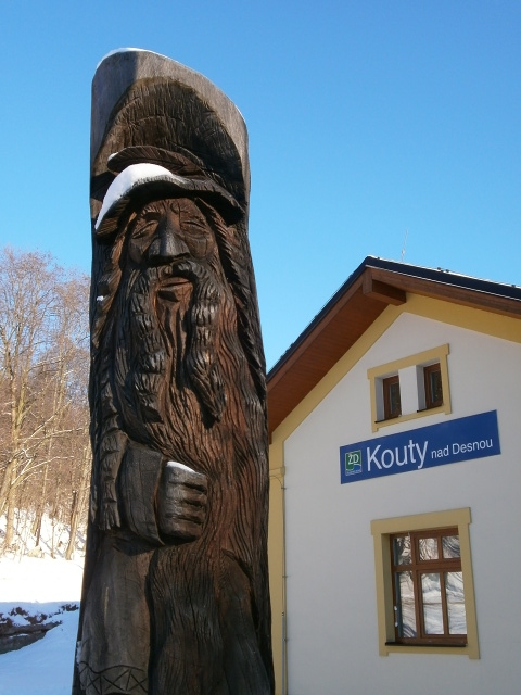 Z vycházky -Uličkami z Koutů n/Desnou do Loučné. Vedl Mirek, foto P. Valter