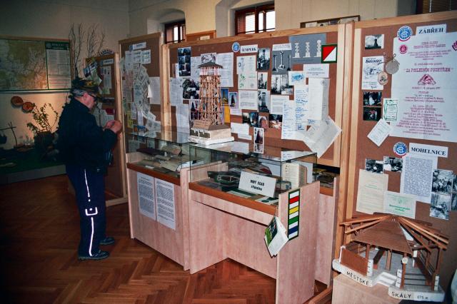 Výstava ke 120. výročí KČT + vycházka Litovel Moravičany.Vedla Hanka Krausová. foto Franta a Vojta