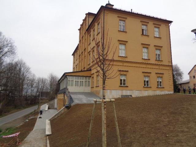 Z akce Komentovaná prohlídka zámku Třemešek. Vedli Skřivánková a Štáblová, foto Jan Hybl