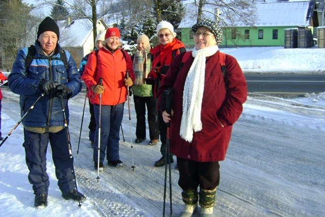 Z vycházky - K Jelenovi, Vedla Sinčáková, fotoV. Navrátilová a Pepa Horáček