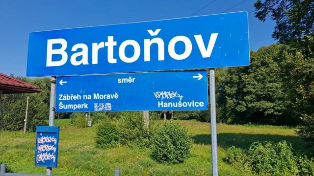 z vycházky - S hajným po lese.Bartoňov-Ruda.n.Mor_vedla Daňková,foto M.Kalužík