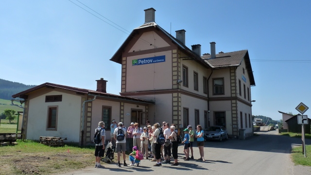 Z vycházky Do Petrova k Anenské studánce. Vedla Míša Šajnohová, foto Petr Šajnoha