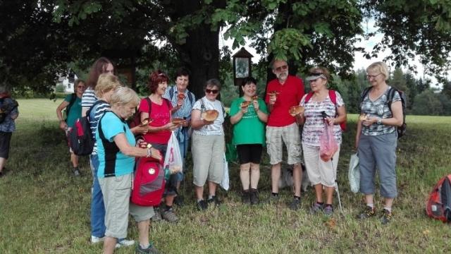 Z vycházky Ze Štědrákovy Lhoty do Rudy nad Moravou. Vedla J. Skřivánková, foto J. Dvořáková a E. Doleželová