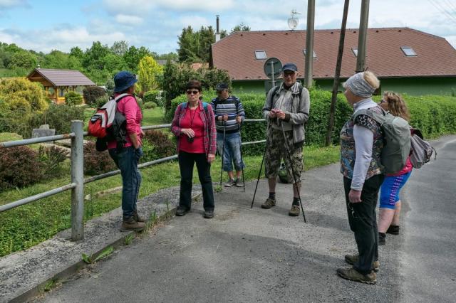 Z vycházky Hrabišín-oklí Bradla (Vlčí jáma). Vedla a foto Slávka Krejčí