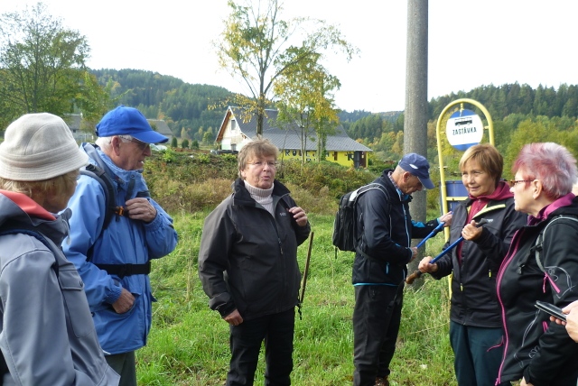 Z vycházky - Rudoltice - Skřítek, vedla I.Všetičková.foto J.Dvořáková