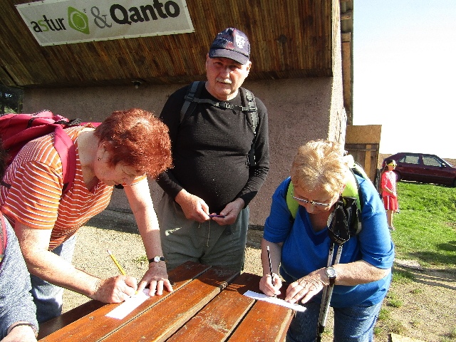 Z akce Uničovská Teniska. Vedla Hana Závodná, foto Iva Dobešová a Vojta Krejčí