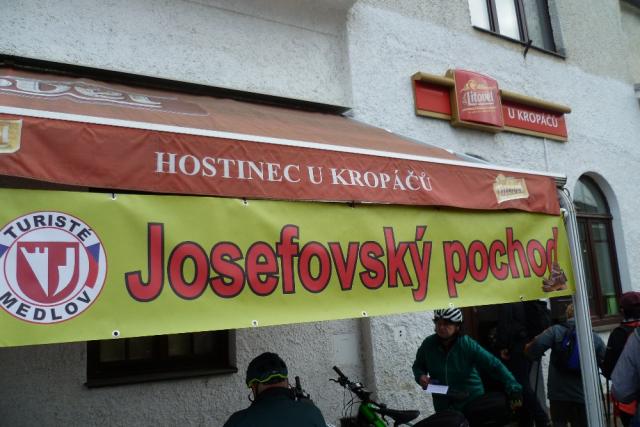 Z Vycházky na Josefovský pochod v Medlově. Vedla S. Krejčí, foto Dvořáková, Hilšerová, Kalužík