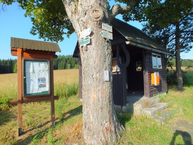 Z vycházky - Ždárský potok-Orlí hnízdo- Nový Malín. Vedl Vojta Krejčí, foto J. Fričar a Veverka