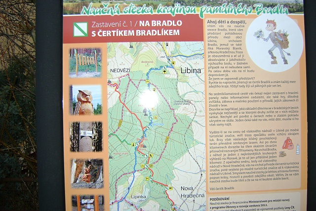 Z vycházky - Se Slávkou za čertíkem Bradlíkem. Vedla Slávka Krejčí, foto Sl.Krejčí+ Vrťka Navrátilová