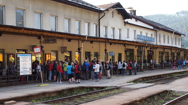 Z Pivovarské čtvrtky 2011 (na kontrolách účinkují naše členky i člen),foto Slávka a Vojta