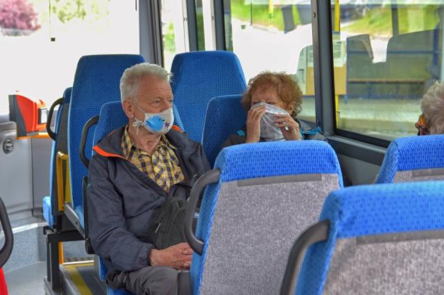 Úklid na Háji. Foto Iva Dobešová, Vojta Krejčí a Josef Vašát