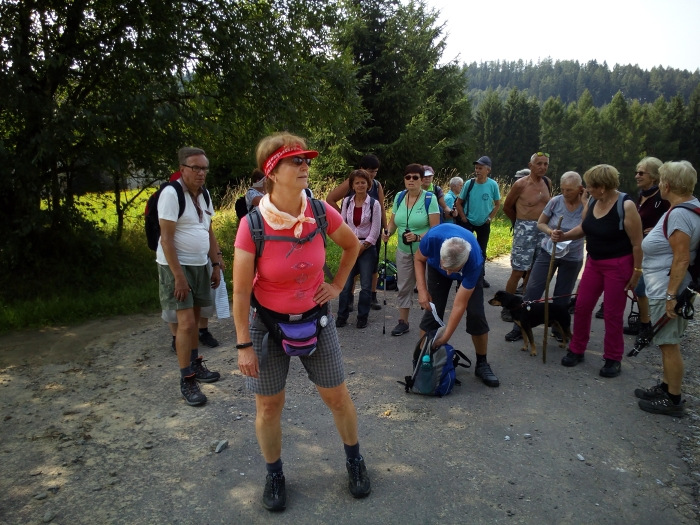 Z vycházky - Za zaniklými osadami. Vedla A. Flašarová, foto A Flašarová a V. Prokop
