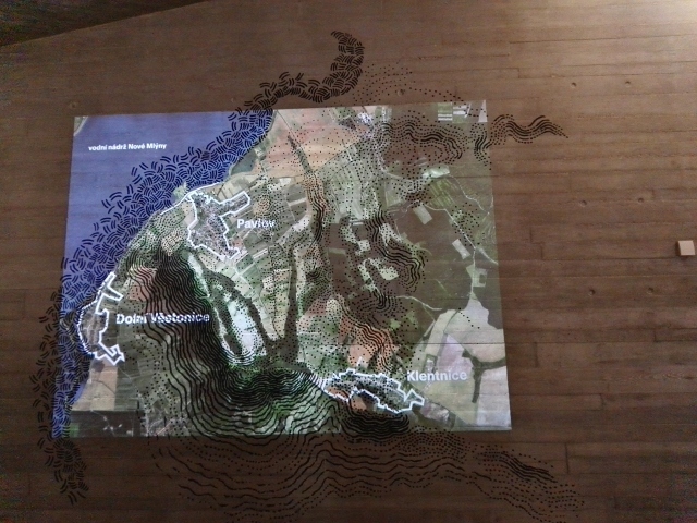 Z pětidenní turistické akce Bílé Karpaty,Slovácko,Pálava. Vedli Z.Daňková a F.Ondráček. Foto A.Flašarová, J.Pospíšilová, P.Blaha a M.Musil. Den 1. Mikulovské