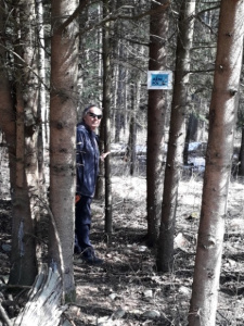 20210326_St.Město pod Sněžníkem. Pavelkovi vyznačují Jižní pól katastru