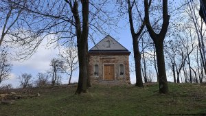 V bývalé obci Annín byla v roce 1834 postavena kaple sv. Josefa. Po druhé světové válce byli místní obyvatelé vysídleni. Stejně tak noví osadníci v rámci kolektivizace. Od té doby kaple jen chátrala. V roce 2013 vznikl spolek na záchranu kaple a je postupně rekonstruována.