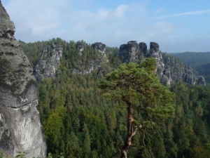 Ze zájezdu - České Švícarsko_Den 3._vedli Z.Daňková a F. Ondráček, foto V.Vidrmanová+S.Krejčí