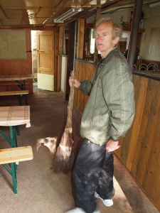 ,,Se" neuklízí. Chopil se toho Roman