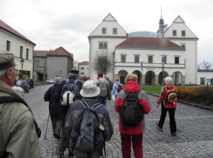 Před zámkem