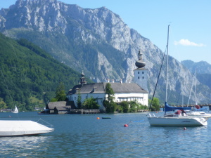 Město Gmunden a jezero Traunsee