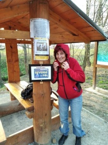 Zdravici z výšlapu na zaměřené cíle zasílá Majka a Zdena z Postřelmova
