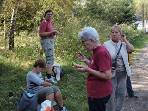 .. se svačilo na stojáka, vsedě, ..