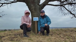 Turisté ze Smržic vyznačili svůj katastr a později využili změny omezení pohybu a označili póly okresu Prostějov - Jižní pól okresu