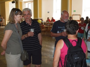 příjezd zástupů pořadatelů příštího srazu turistů v Bělé nad Radbuzou